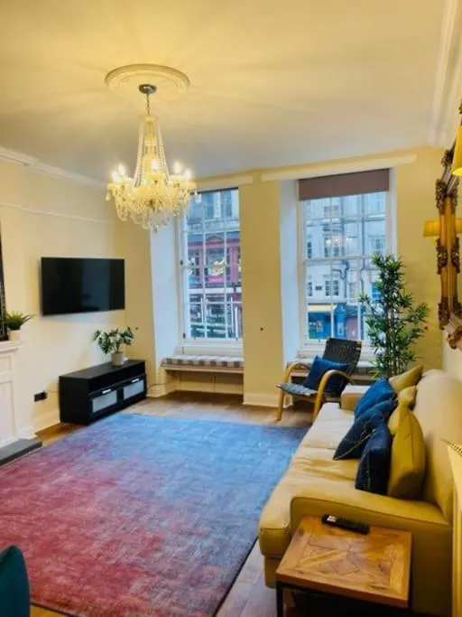 Stunning Royal Mile 2 Bedroom Apartment Edinburgh