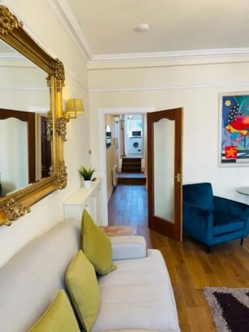 Stunning Royal Mile 2 Bedroom Apartment Edinburgh 0*,