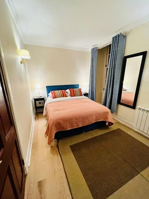 Stunning Royal Mile 2 Bedroom Apartment Edinburgh
