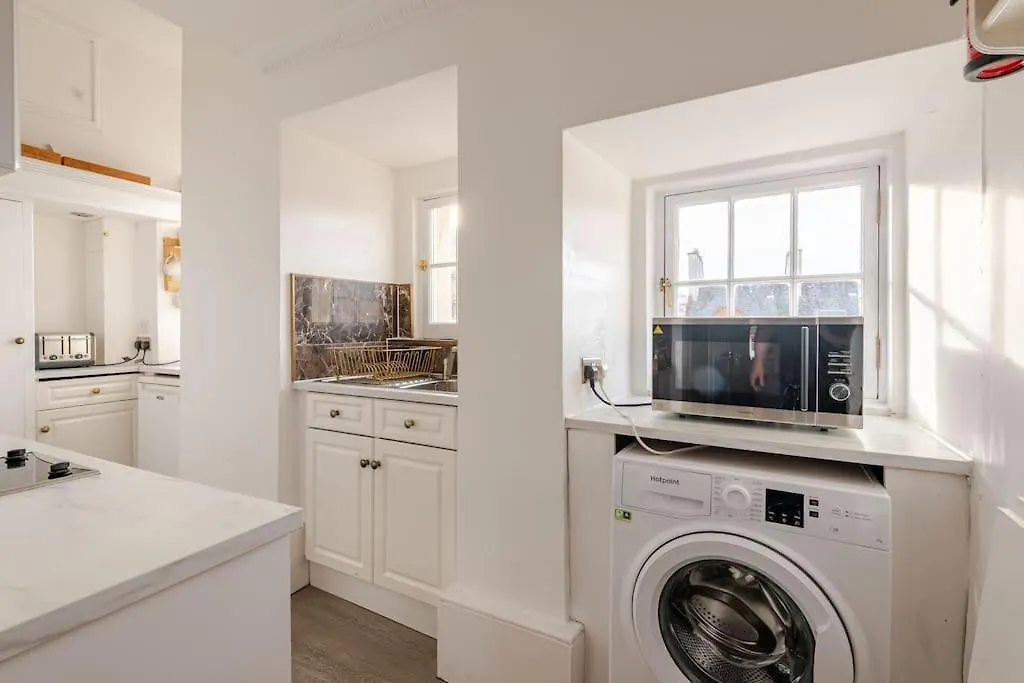 Stunning Royal Mile 2 Bedroom Apartment Edinburgh United Kingdom