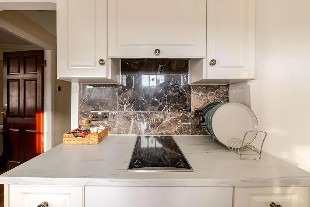 Stunning Royal Mile 2 Bedroom Apartment Edinburgh