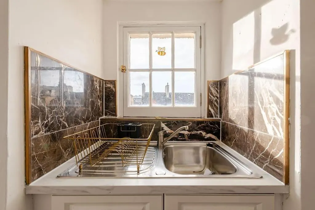 Stunning Royal Mile 2 Bedroom Apartment Edinburgh