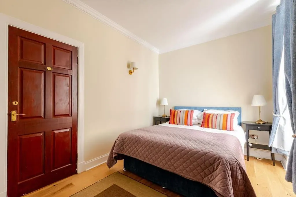 Stunning Royal Mile 2 Bedroom Apartment Edinburgh 0*,  United Kingdom