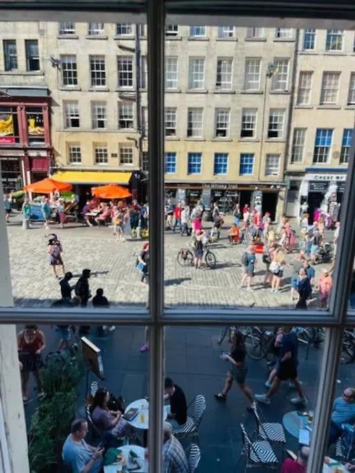 Stunning Royal Mile 2 Bedroom Apartment Edinburgh 0*,