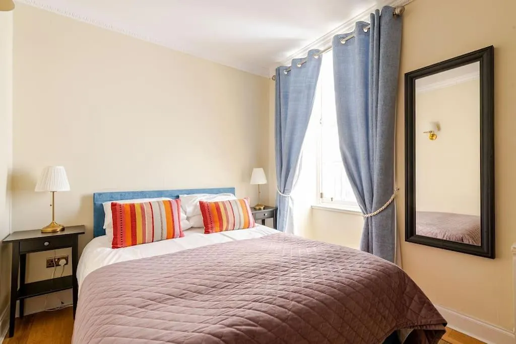 Stunning Royal Mile 2 Bedroom Apartment Edinburgh 0*,  Birleşik Krallık