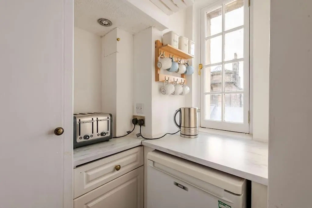 Stunning Royal Mile 2 Bedroom Apartment Edinburgh