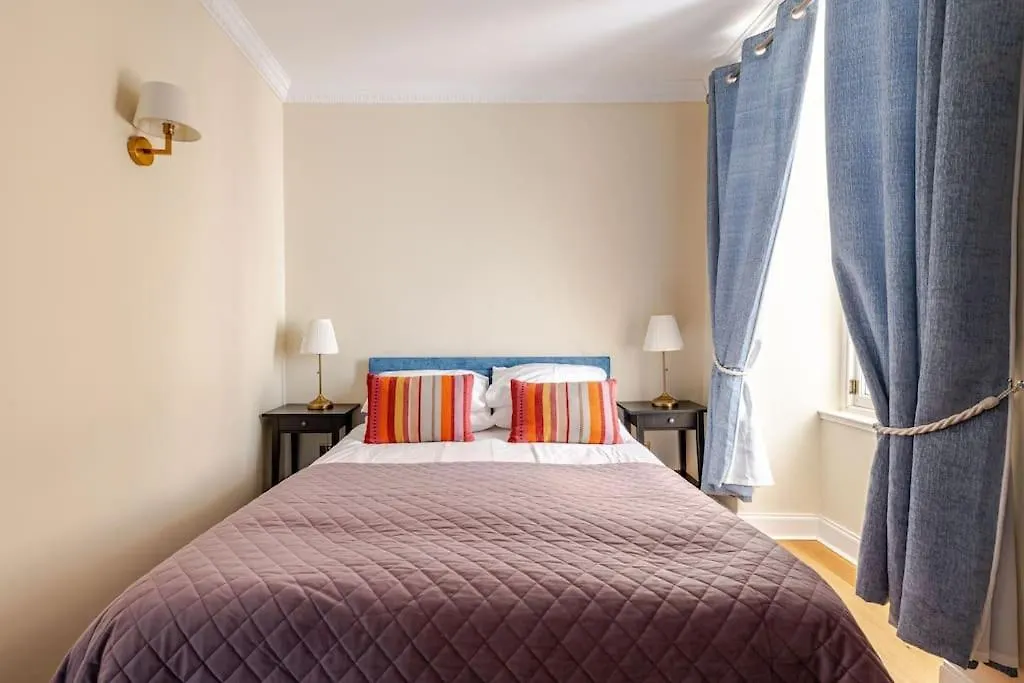 Stunning Royal Mile 2 Bedroom Apartment Edinburgh 0*,